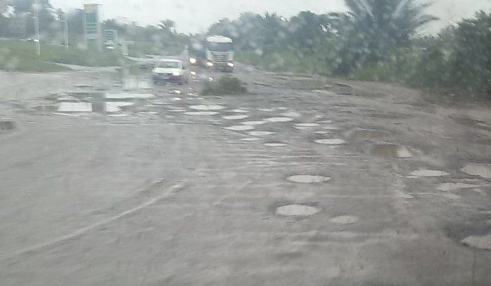 SÃO F. DO CONDE: MOTORISTAS ENFRENTAM DIFICULDADES POR CAUSA DA CHUVA