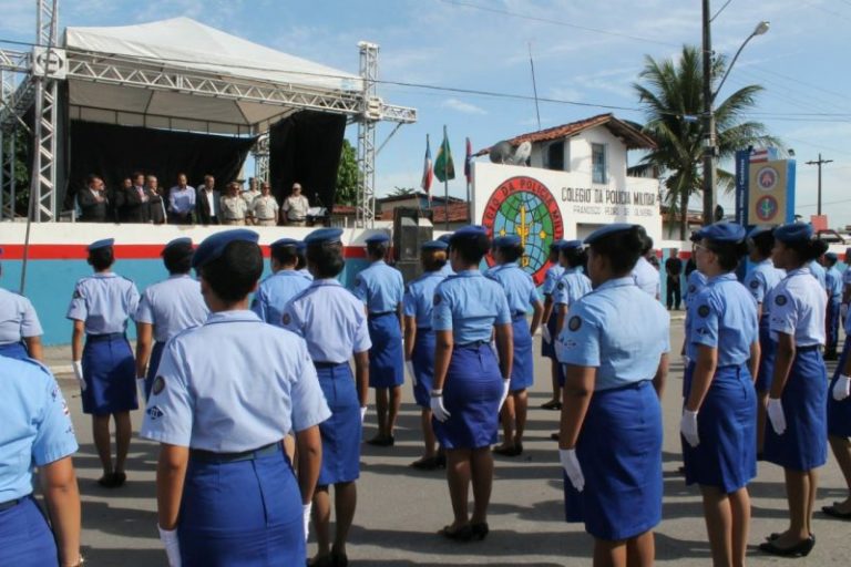 Carlos Martins é homenageado pelo Colégio da Polícia Militar de Candeias