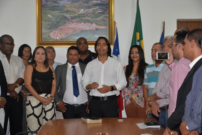 CANDEIAS: EX-VEREADORA É EMPOSSADA SECRETÁRIA DE SERVIÇOS PÚBLICOS