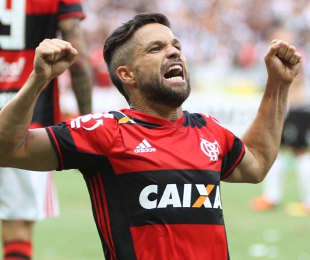 Diego diz que seleção perde sem ele e que Tite alimentou sonho