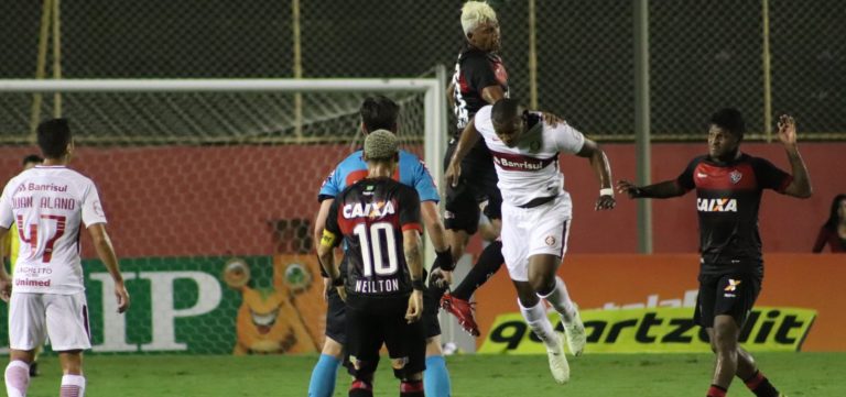 ‘Não vale a pena lamentar’, diz zagueiro após derrota do Vitória nos acréscimos
