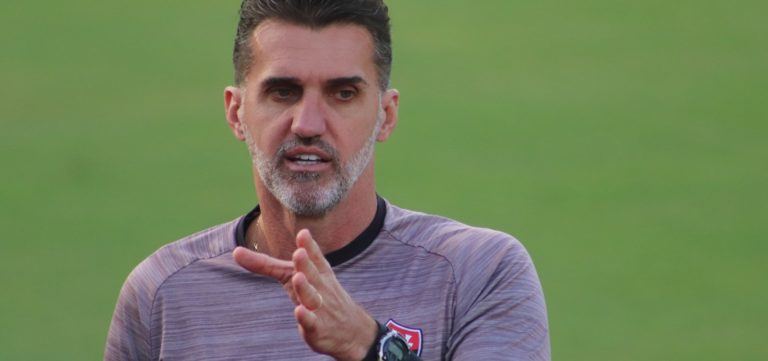 Mancini reclama de falta de opções no Vitória: ‘O time é exatamente esse que todo mundo vê’