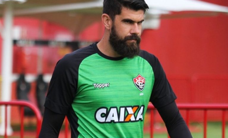 Fernando Miguel recebe proposta de outro clube e pode deixar o Vitória