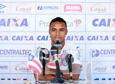 Élber lamenta falta de gols, mas destaca importância em ajudar equipe