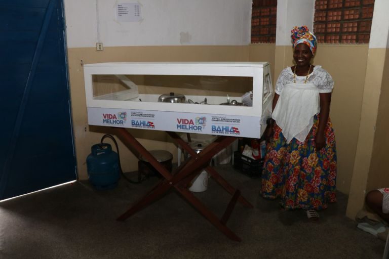 CANDEIAS: ALUNOS RECEBEM CERTIFICADO DOS CURSOS DE QUALIFICAÇÃO