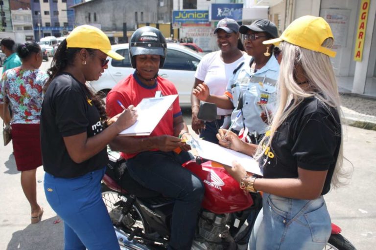 CANDEIAS: BLITZ EDUCATIVA ALERTA PERIGOS DO TRÂNSITO