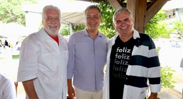 Em festa de 60 anos, Angelo Coronel reúne nomes da provável chapa governista