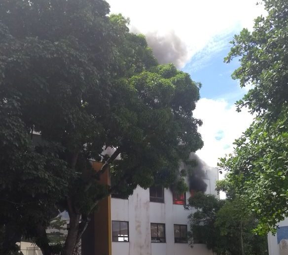 CAMAÇARI: INCÊNDIO ATINGE PRÉDIO DA CÚRIA DIOCESANA