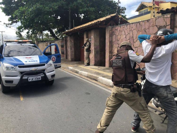 Mãe e filho são mortos em Lauro de Freitas