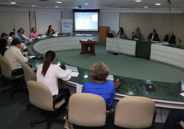 CANDEIAS:CONSELHO DO TURISMO COBRA AÇÕES DA PETROBRAS POR VAZAMENTO DE ÓLEO