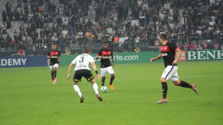 Fora de casa, Vitória segura pressão e empata com o Corinthians