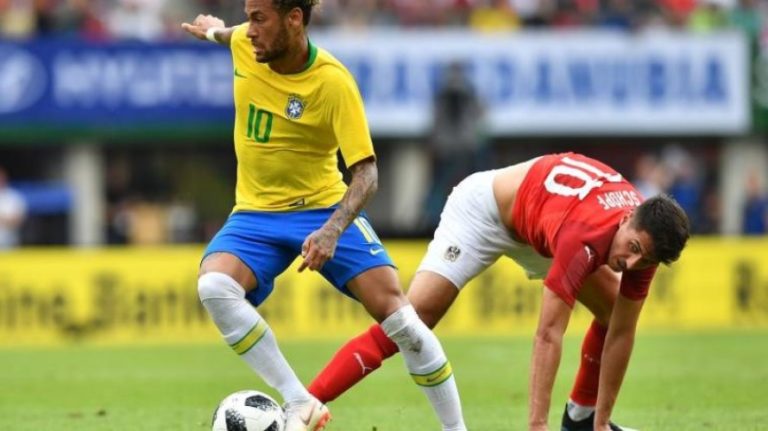 Trauma da lesão já acabou, diz Neymar após 1º jogo como titular