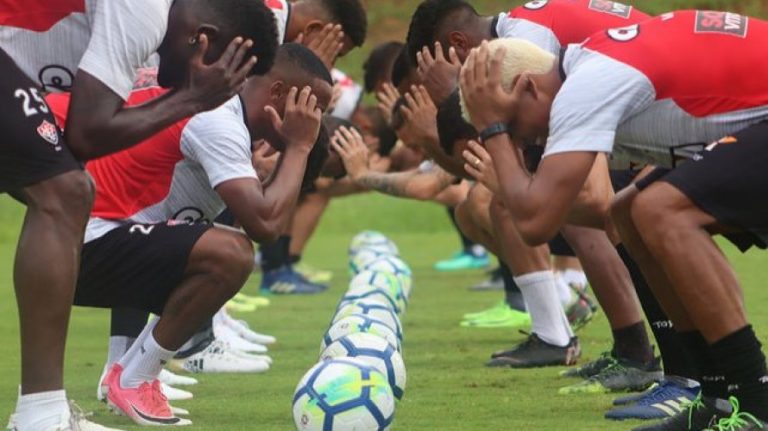 Com treino tático, Vitória finaliza preparação para enfrentar o Corinthians no Itaquerão