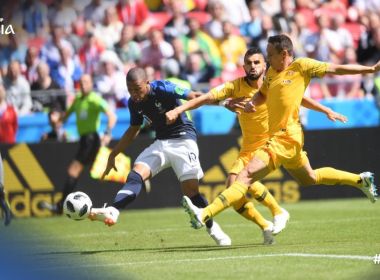 França sofre, mas bate Austrália em jogo com uso de tecnologias