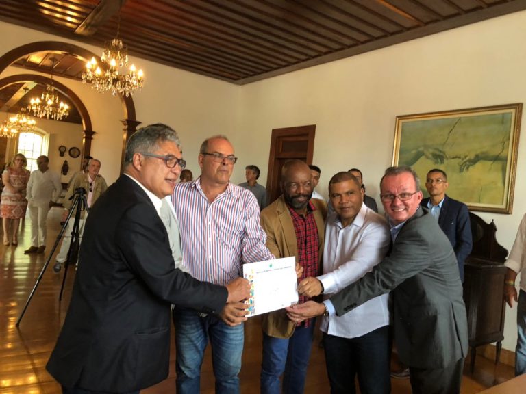 Dois casarões dos séculos XVII e XVIII que ficam no município de São Francisco do Conde, na região do Recôncavo da Bahia, entraram nesta terça-feira (5) em processo de tombamento pelo Instituto do Patrimônio Artístico e Cultural do estado (Ipac).