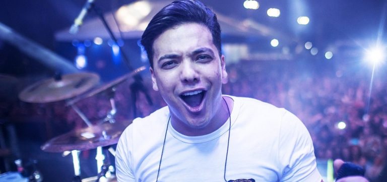 Justiça determina que Safadão pague 40 salários mínimos de pensão ao filho