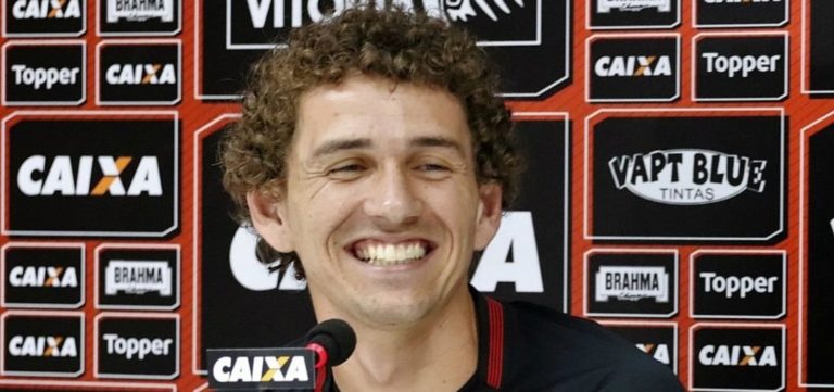 Lateral-esquerdo contratado na última semana pelo Vitória deve estrear hoje contra o Vasco