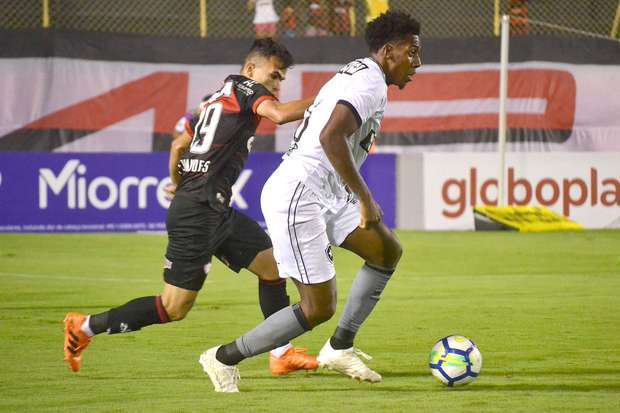 Brasileiro: Vitória perde de virada em casa