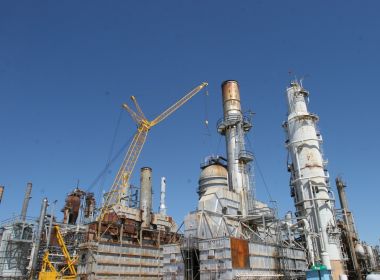 Apesar de subsídio do diesel, preço sobe nas refinarias pelo segundo mês