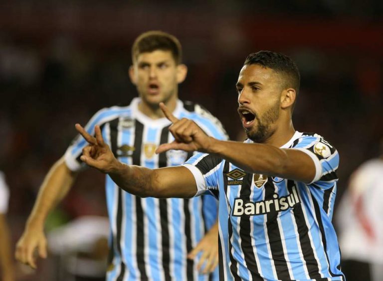 Grêmio bate River e está próximo da final da Libertadores