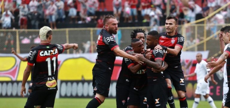Vitória sai na frente, mas empata com Corinthians e fica perto do Z4