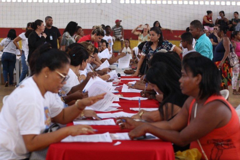 CANDEIAS: FAMÍLIAS CONTEMPLADAS NO MINHA CASA, MINHA VIDA ASSINAM CONTRATO COM A CAIXA