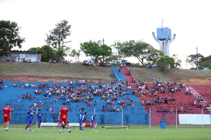 Bahia abre portões para sócios em treino