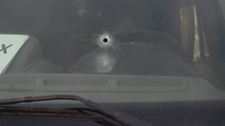 Dupla em moto tenta assaltar motorista de van em Castelo Branco e vítima é alvo de disparos