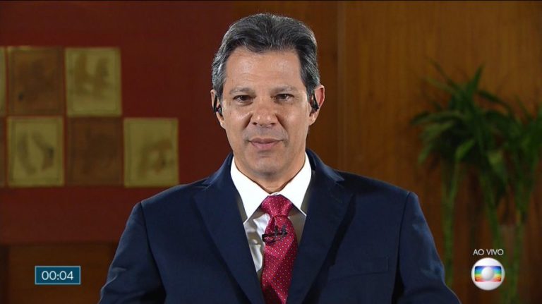 Haddad adota discurso “moderado” e faz acenos ao centro em entrevista ao vivo na TV