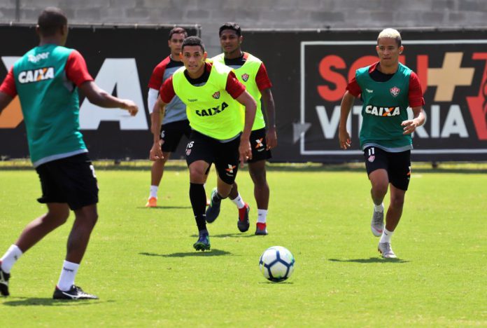 Brasileiro: Vitória tem volta de Léo Gomes e Neílton