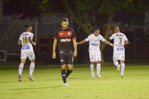 Brasileiro: Vitória perde a quarta partida seguida; a segunda em casa
