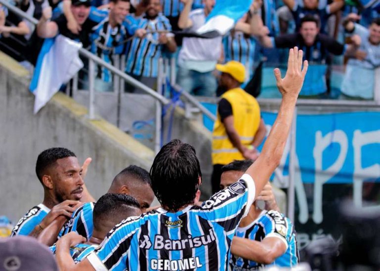 Grêmio toma a virada do River e cai na semi da Libertadores