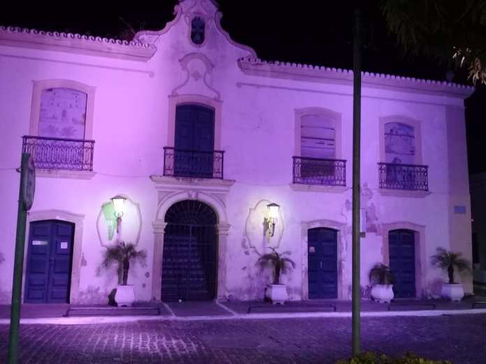 SÃO F. DO CONDE: PRÉDIOS PÚBLICOS GANHAM ILUMINAÇÃO ESPECIAL CONTRA O CÂNCER DE MAMA