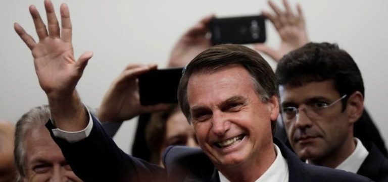 Prefeitos e secretários de saúde pedem que Bolsonaro revise posicionamento sobre Mais Médicos