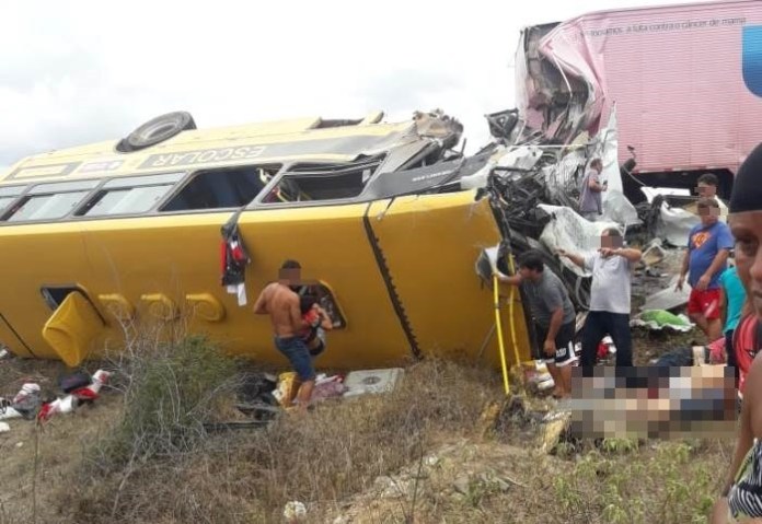 Acidente na BR 116 na Bahia deixa 6 mortos e 26 feridos