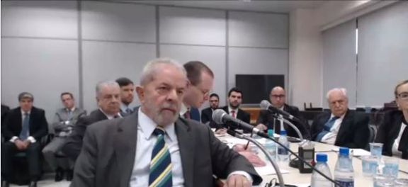 Termina depoimento de Lula no caso do sítio de Atibaia