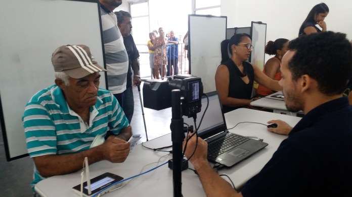 CANDEIAS: MOVIMENTO É CONSIDERADO TRANQUILO PARA CADASTRO BIOMÉTRICO