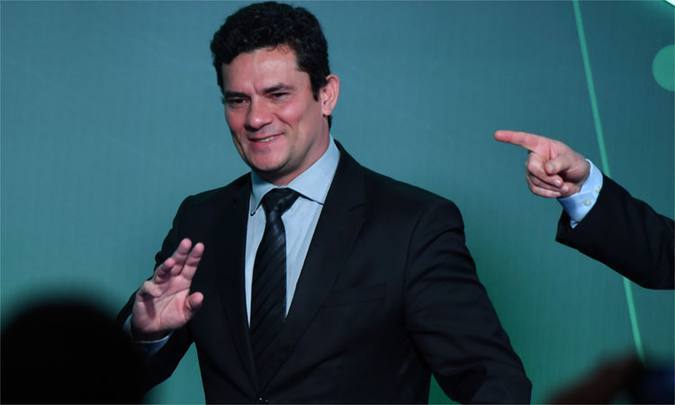 Moro pede exoneração da magistratura