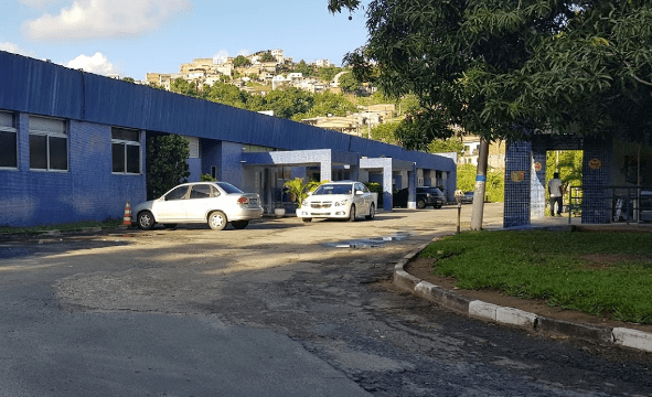 CANDEIAS: HOMENS ARMADOS INVADEM HOSPITAL E ASSALTAM PACIENTES E FUNCIONÁRIOS