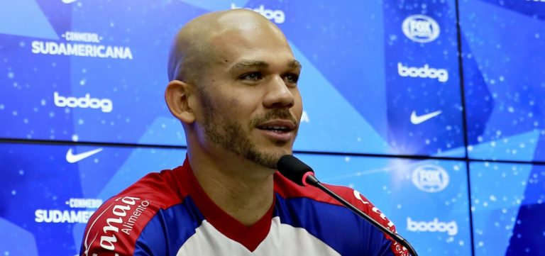 Nilton cita ‘novela mexicana’ para abordar renovação com o Bahia