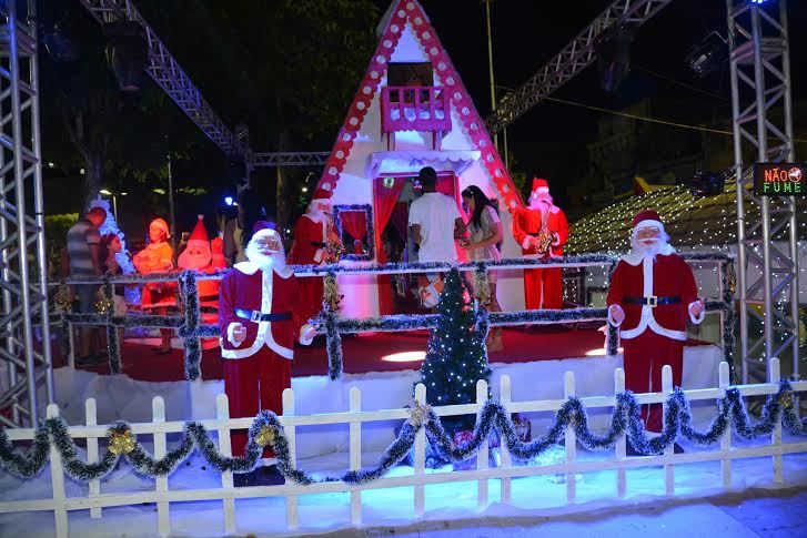 CANDEIAS: DECORAÇÃO DE NATAL SERÁ ABERTA NO DOMINGO NA PRAÇA DA MATRIZ