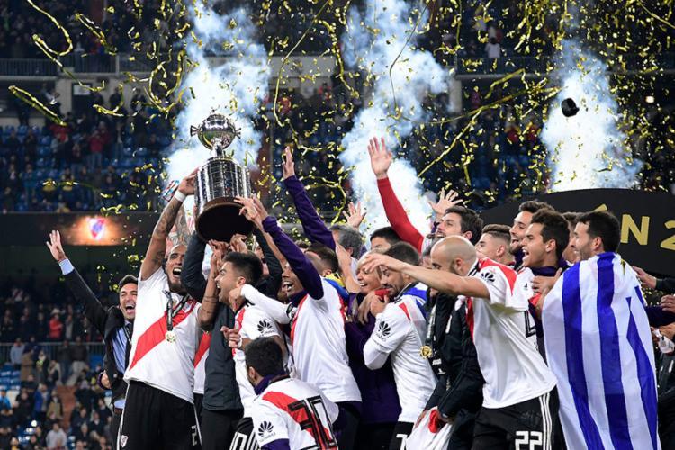 RIVER PLATE VENCE POR 3 X 1 O BOCA JUNIORS E CONQUISTA A LIBERTADORES