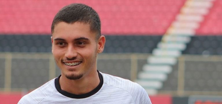 Luan, do Vitória, sofre contusão e vai ficar seis meses fora dos gramados