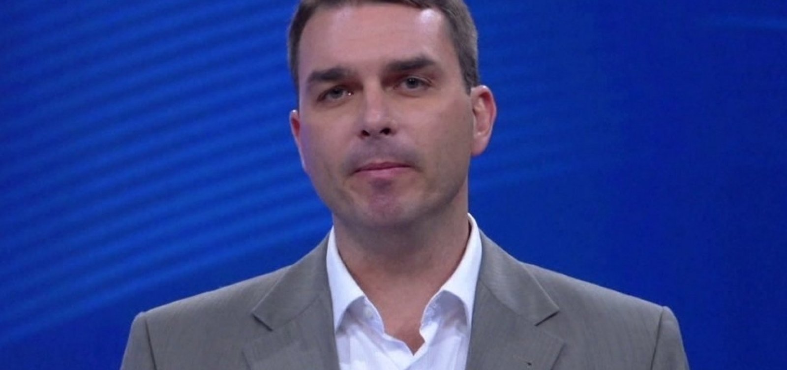 Flávio Bolsonaro diz que membros de milícia foram nomeados por indicação de Queiroz