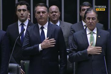 Bolsonaro pede apoio para reconstruir o país