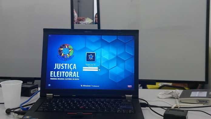 Candeias: TRE entrega mais 10 máquinas para biometria