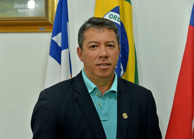 Secretário de Administração de Candeias Carlos Guedes Pede Exoneração