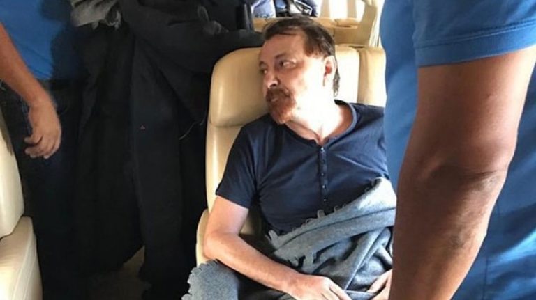 Após quase 40 anos foragido, Cesare Battisti chega à Itália