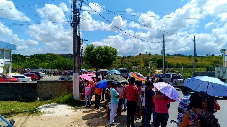 CANDEIAS: ELEITORES ENFRENTAM GRANDE FILA PARA O RECADASTRAMENTO BIOMÉTRICO