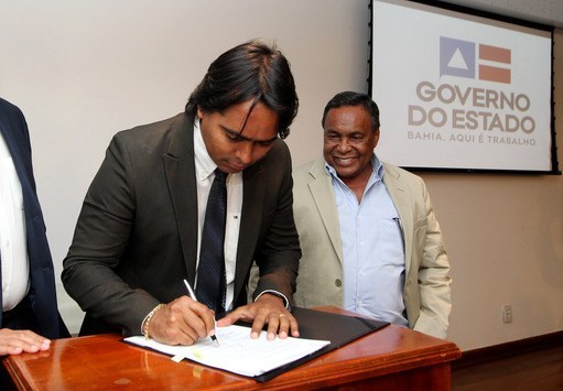 Candeias: Prefeito Dr Pitágoras assina criação de consórcio público de saúde